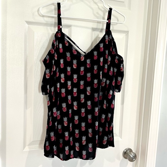 Torrid Women Black Pineapple Print Lightweight Blouse Sz 2  Off Cold Shoulder - Picture 5 of 12